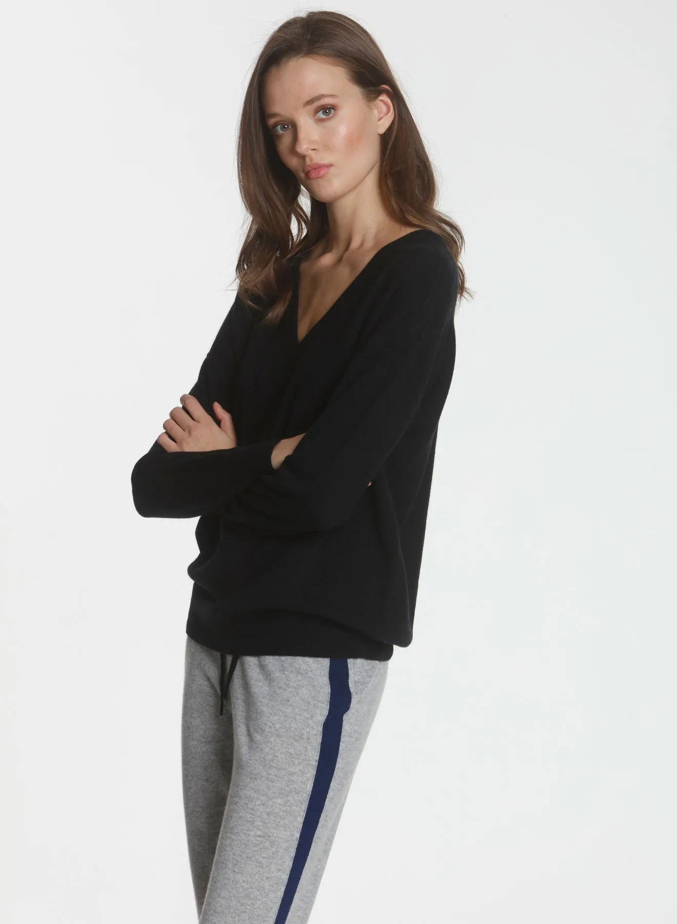 CORE Cashmere BF Vee - Black