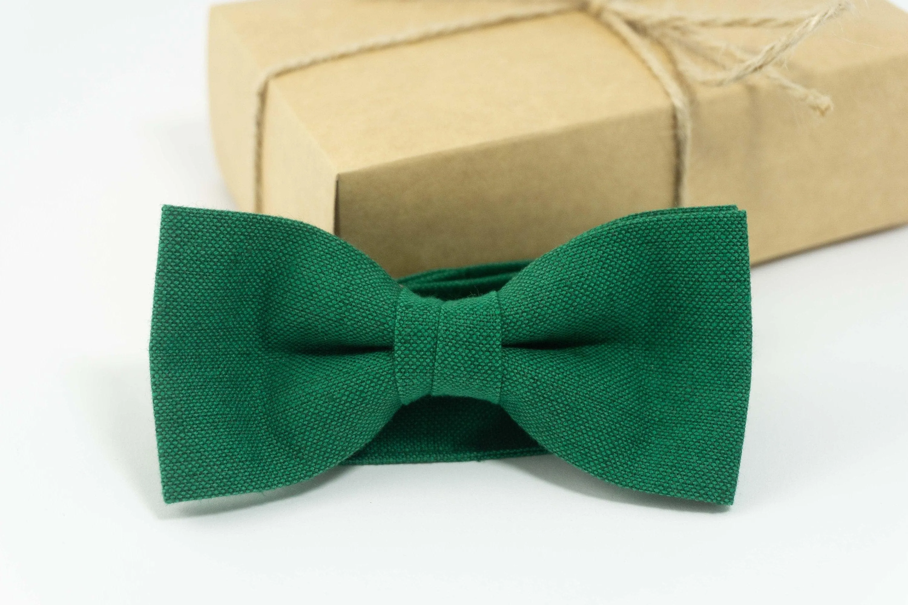 Emerald green wedding bow tie |  green pre-tied bow tie